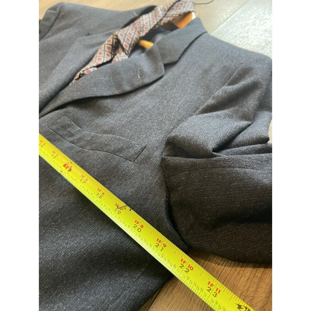 Botany 500 Wool Suit Charcoal Gray, 42R, 34”x33”, Custom Tailored, Tom James Tie